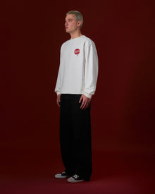 Suplex Sweatshirt – model üzerinde görünüm | Voyant Apparel