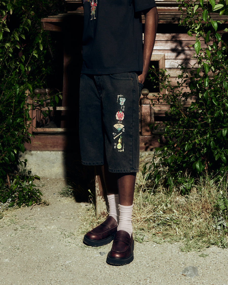 The Specter Jorts jean – model üzerinde görünüm | Voyant Apparel
