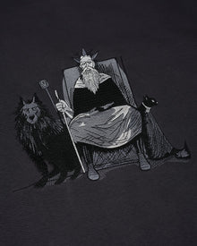 Throne Sweatshirt – arkadan görünüm | Voyant Apparel