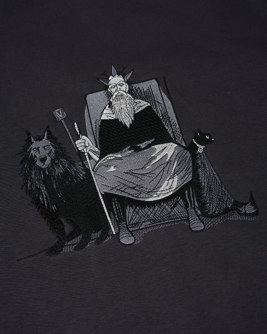 Throne Sweatshirt – arkadan görünüm | Voyant Apparel