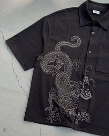 Dragon Gömlek - Kahverengi – nakış detayı | Voyant Apparel