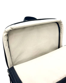 Voltage Laptop Kılıfı 15.6" – yan görünüm | Voyant Apparel