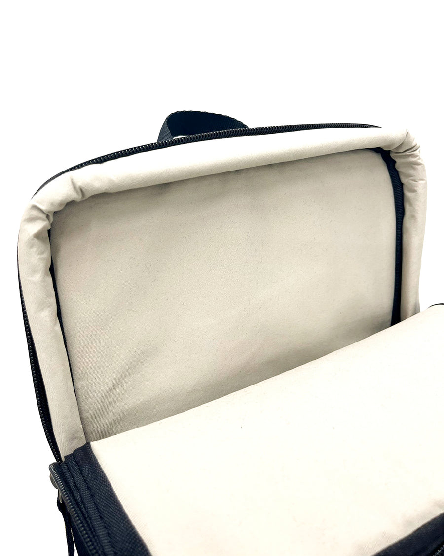 Voltage Laptop Kılıfı 15.6" – yan görünüm | Voyant Apparel