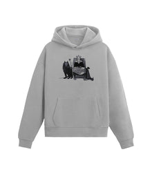 Throne Hoodie – model üzerinde görünüm | Voyant Apparel