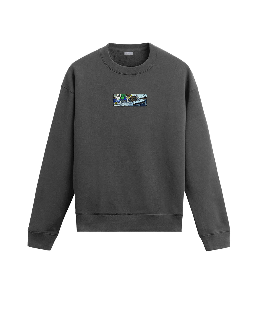 The Family Sweatshirt – model üzerinde görünüm | Voyant Apparel