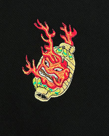 The Ritual Hoodie – model üzerinde görünüm | Voyant Apparel